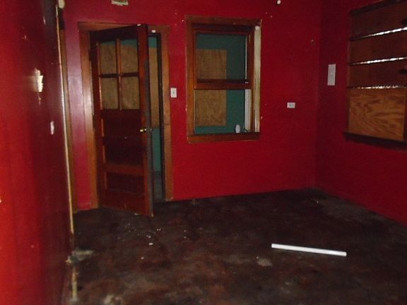 4th image of 5711 S Hoyne Ave