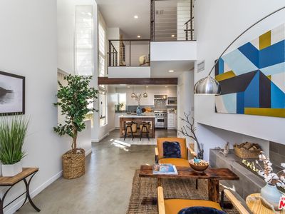 2222 6th St APT A, Santa Monica, CA, 90405