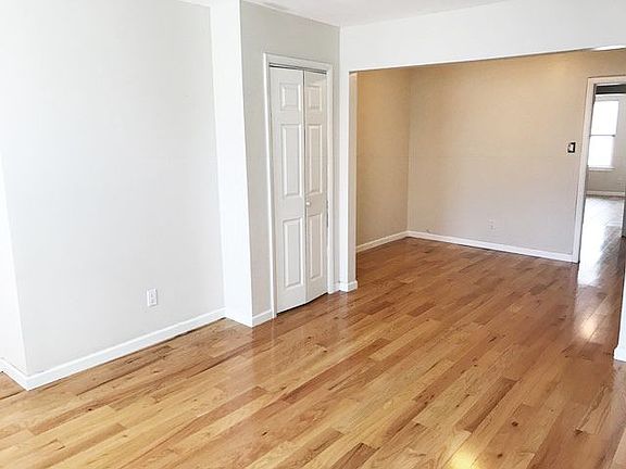 3rd image of 221 Calyer St APT 2L