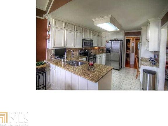 5th image of 2404 Aveberry Ct SE