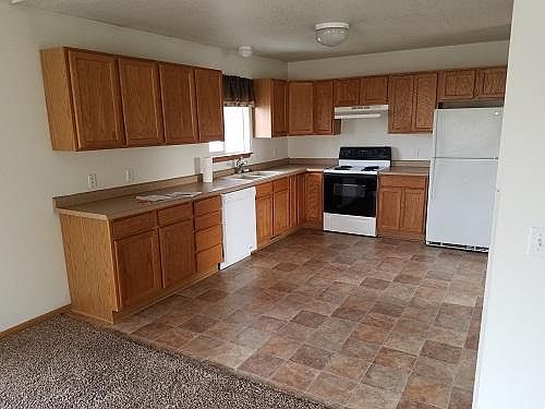 large eat-in kitchen