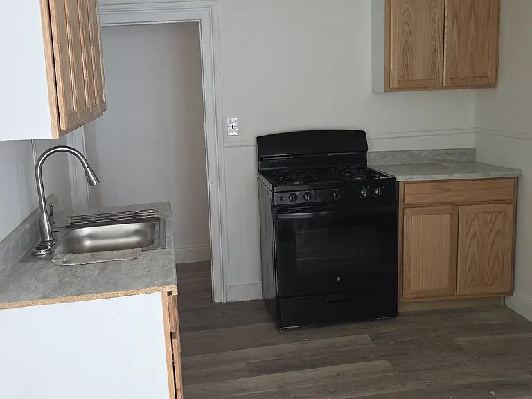 97 Oak St #3 — Photo 2