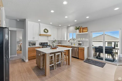 1147 N Carriage Ln Photo 1