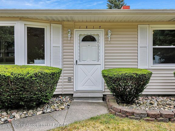 5th image of 1317 N Briarfield Dr
