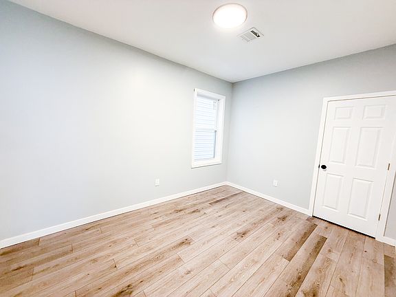 3rd image of 76 Bloomfield Ave #1
