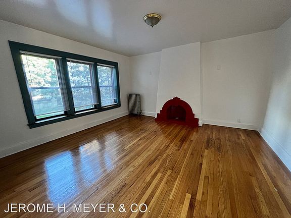 2nd image of 5540 N Artesian Ave APT 1B