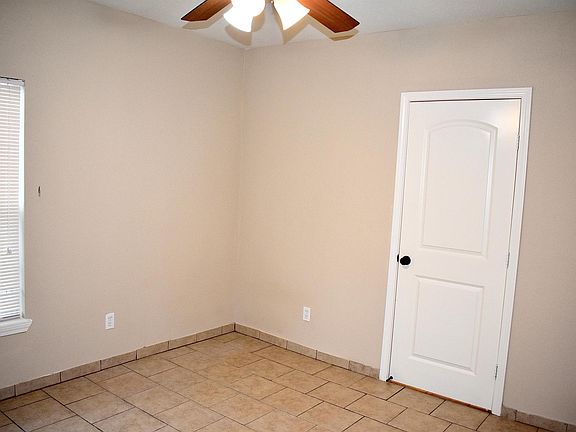3rd image of 416 W Brazos Ave