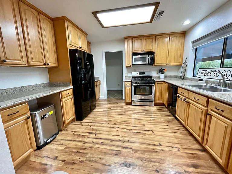 3640 Elizabeth Way — Photo 20