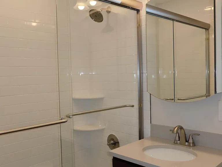 Strathmore Gardens Apartments — Photo 11