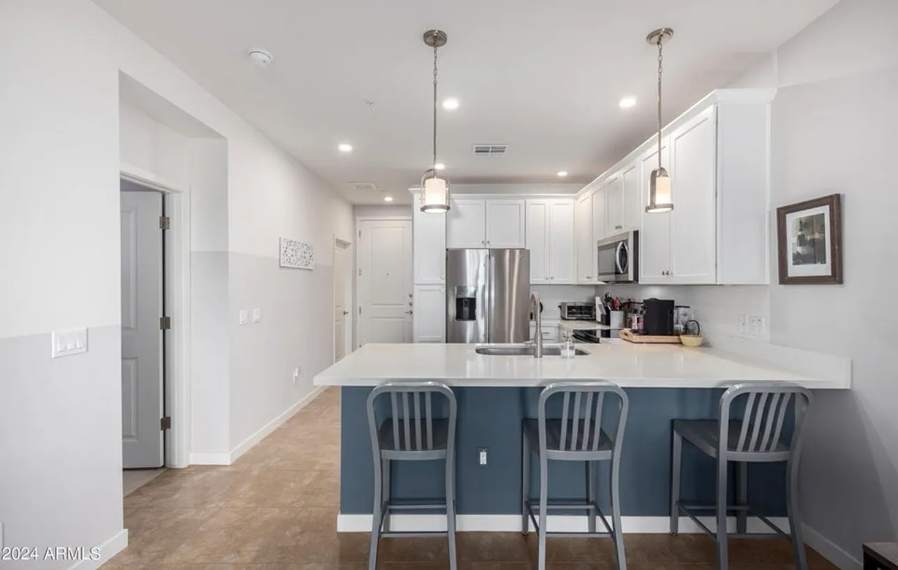 1 bed, 861 sqft, $2,100 — Photo 2