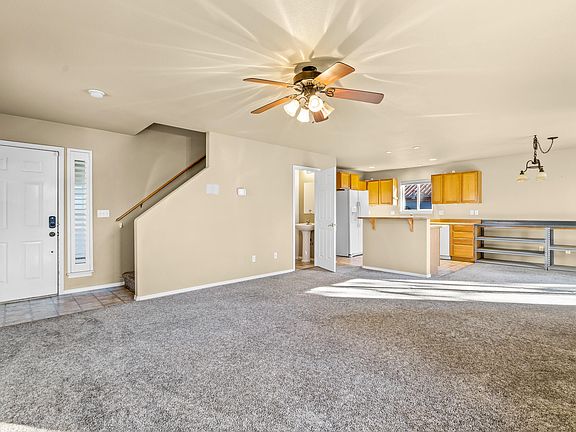 5th image of 825 NE Norton Ave