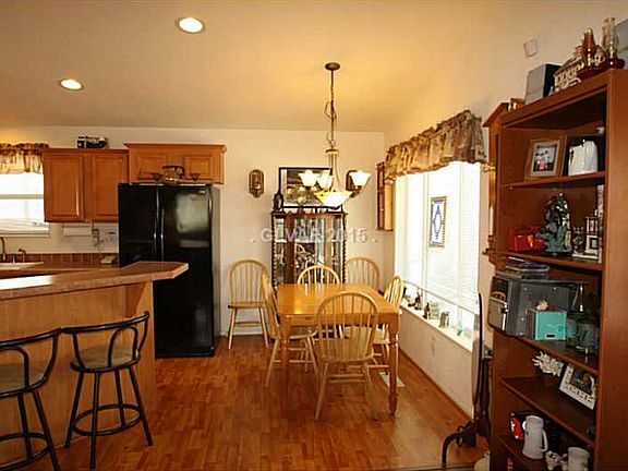 4th image of 821 Montecito Dr