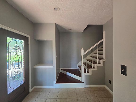2nd image of 91 Park Cir