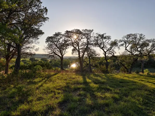 110 Phillip Dr, Ingram, TX 78025