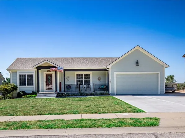 1009 Cherokee Ln, Paola, KS 66071