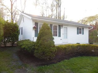 22 Staten Trl, Hopatcong, NJ 07843