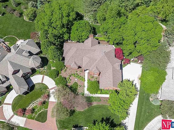 2nd image of 9760 Ascot Dr