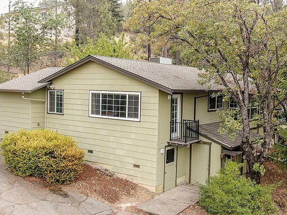 3rd image of 15977 Highland Cir