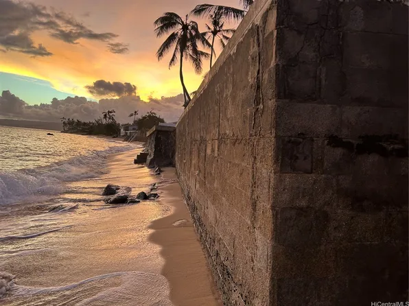 68-687 Farrington Hwy, Waialua, HI 96791