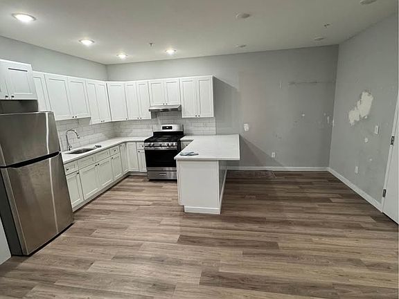 4th image of 449 E 18th St #206