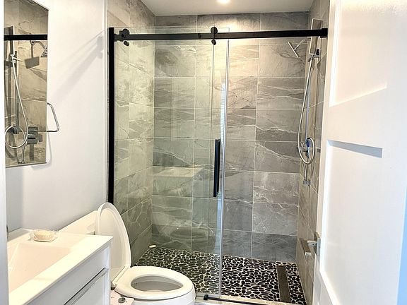 4th image of 1051 Wilmington Ave #2