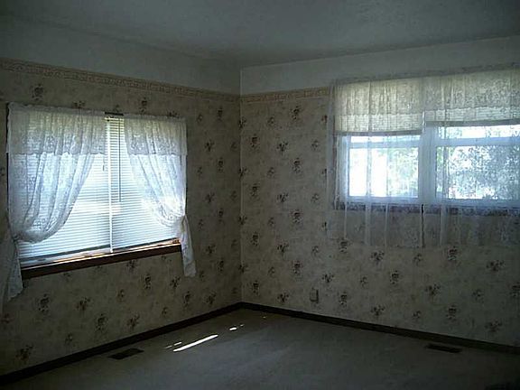 2nd image of 617 Lisle St