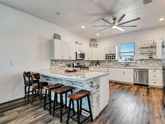 4th image of 217 22ND STREET COURT NE