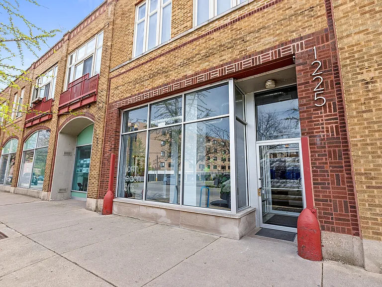 1225 W Morse Ave #304 — Photo 2