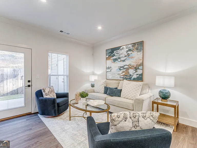 77 Chateau Dr — Photo 30