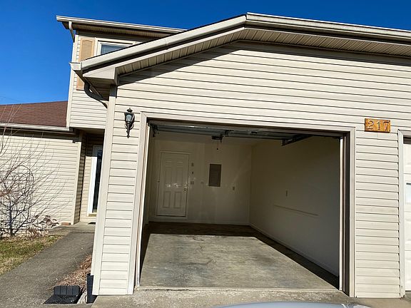 3rd image of 217 Tulip Dr #A