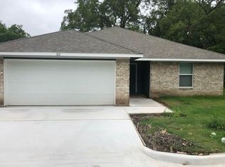 512 E 7th St, Bonham, TX 75418