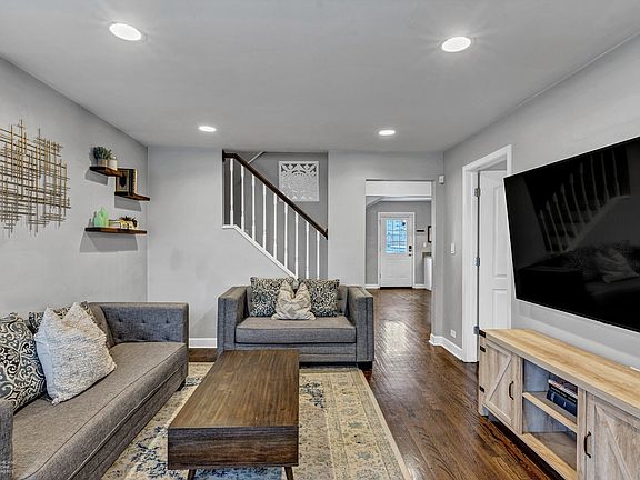 4th image of 1617 N 75th Ct