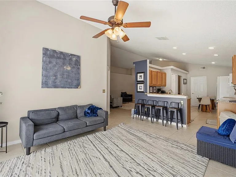 334 Brayton Ln — Photo 6