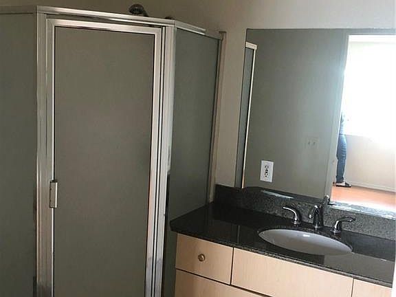 3rd image of 6326 Hazeltine Ave APT 3