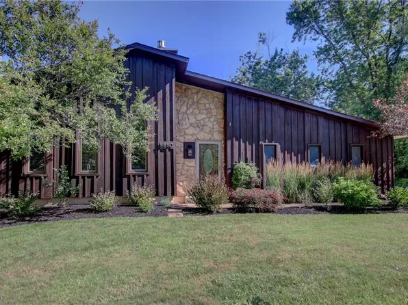 5550 Powers Rd, Orchard Park, NY 14127