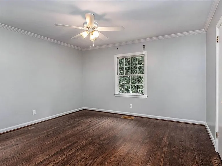 388 Lakemoore Dr NE — Photo 20