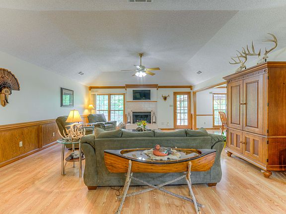 2nd image of 725 Cedar Brake Dr