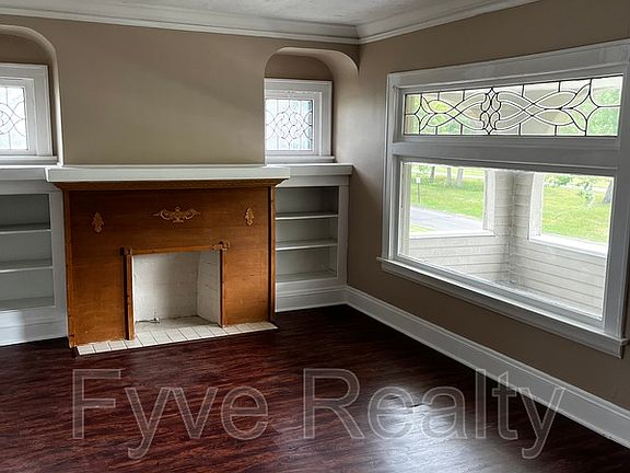 3rd image of 4732 E 104th St