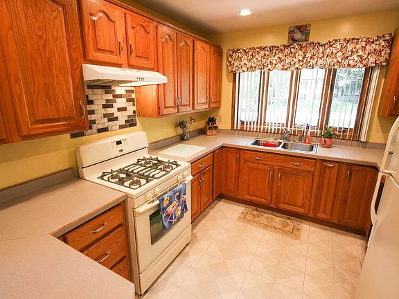 5th image of 3S069 Sequoia Dr
