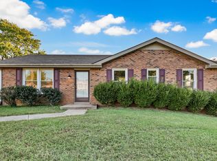 335 Hampshire Dr, Clarksville, TN 37043