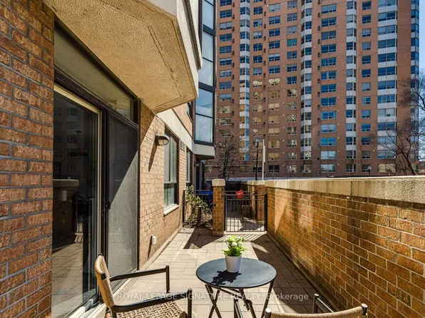 271 Ridley Blvd #108, Toronto, ON M5M 4N1