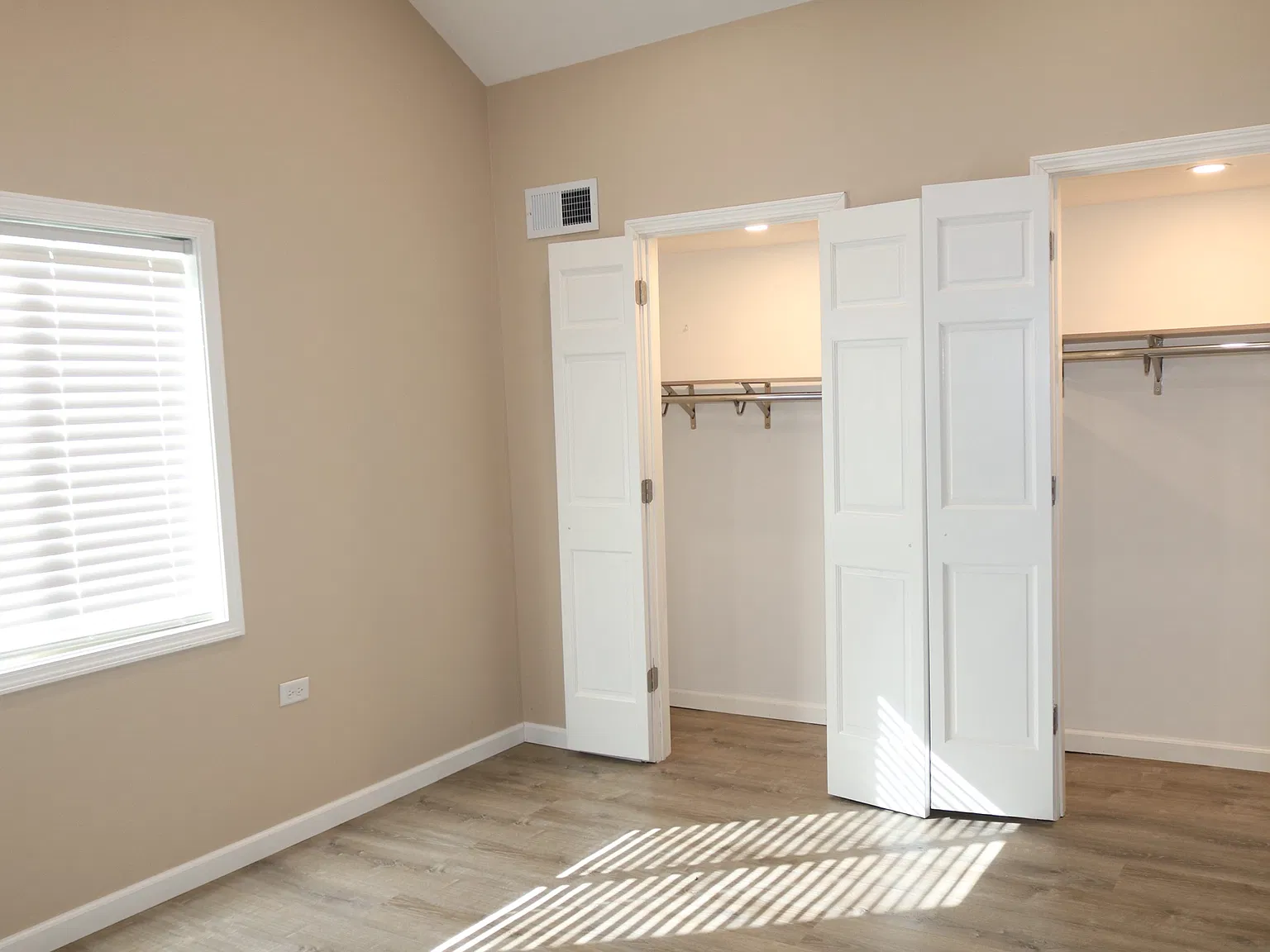 3 bed, 1000 sqft, $1,650 — Photo 4