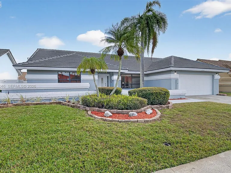6043 Sunberry Cir — Photo 2