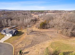 702 Pauquette Pines Ln, Poynette, WI 53955