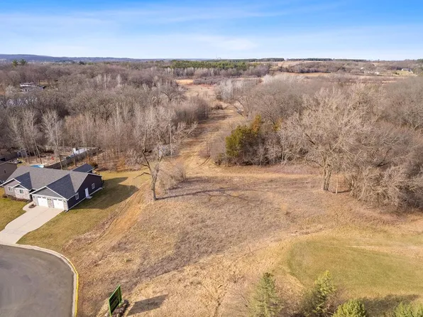 702 Pauquette Pines Lane, Poynette, WI 53955