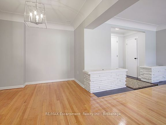 5th image of 830 Robinson St #102