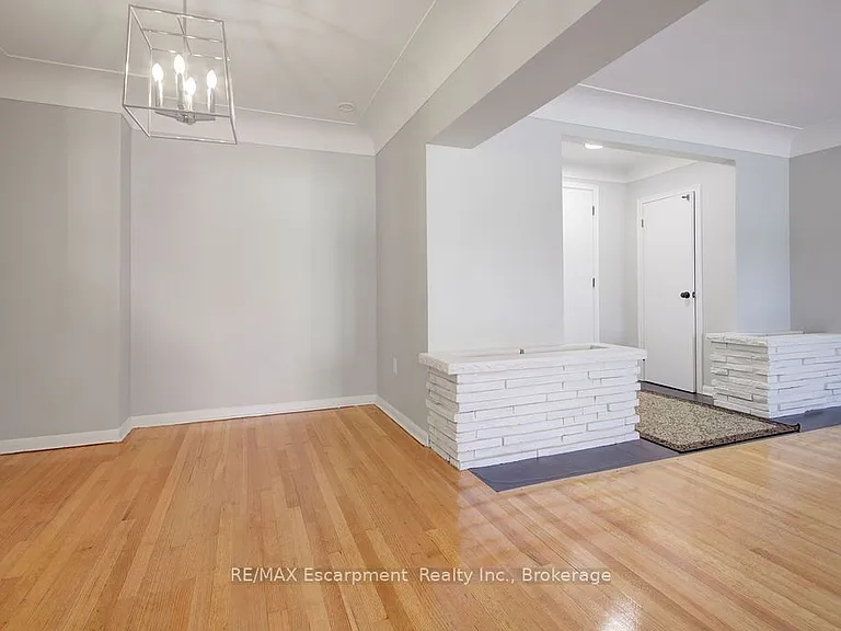 830 Robinson St #102 — Photo 5