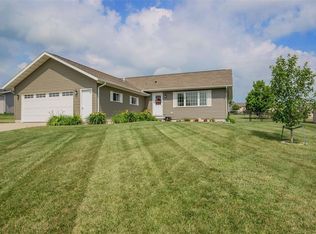 2495 Meadow View Dr, Urbana, IA 52345