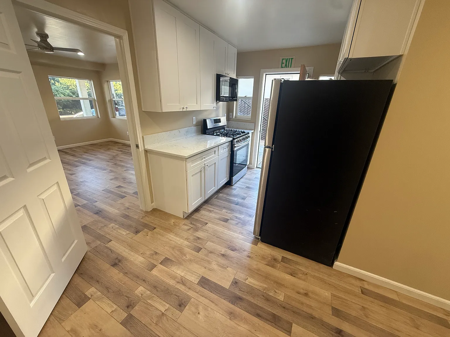 2 bed, 650 sqft, $2,995 — Photo 4