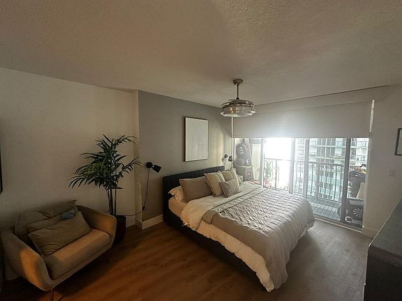 5th image of 1750 N Bayshore Dr APT 1609